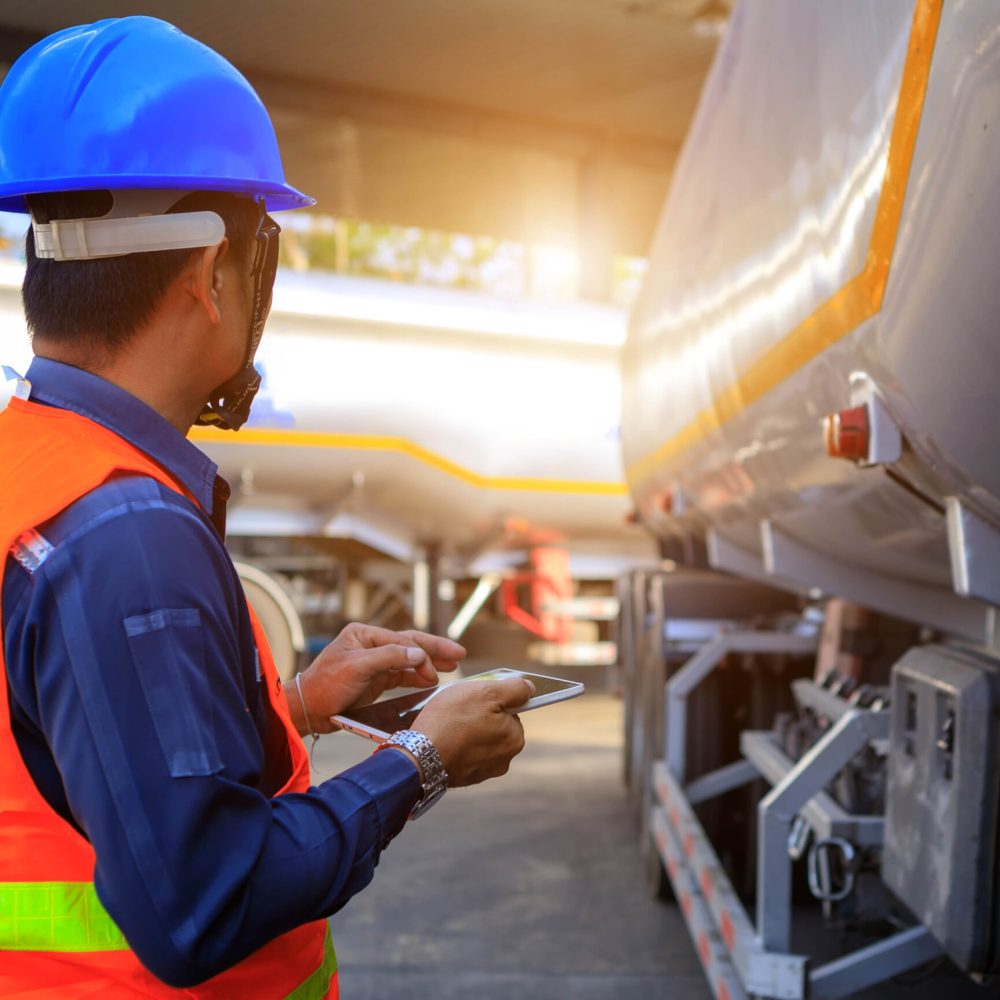 Truck,Drivers,Hand,Holding,Tablet,Checking,The,Product,List,driver,Writing